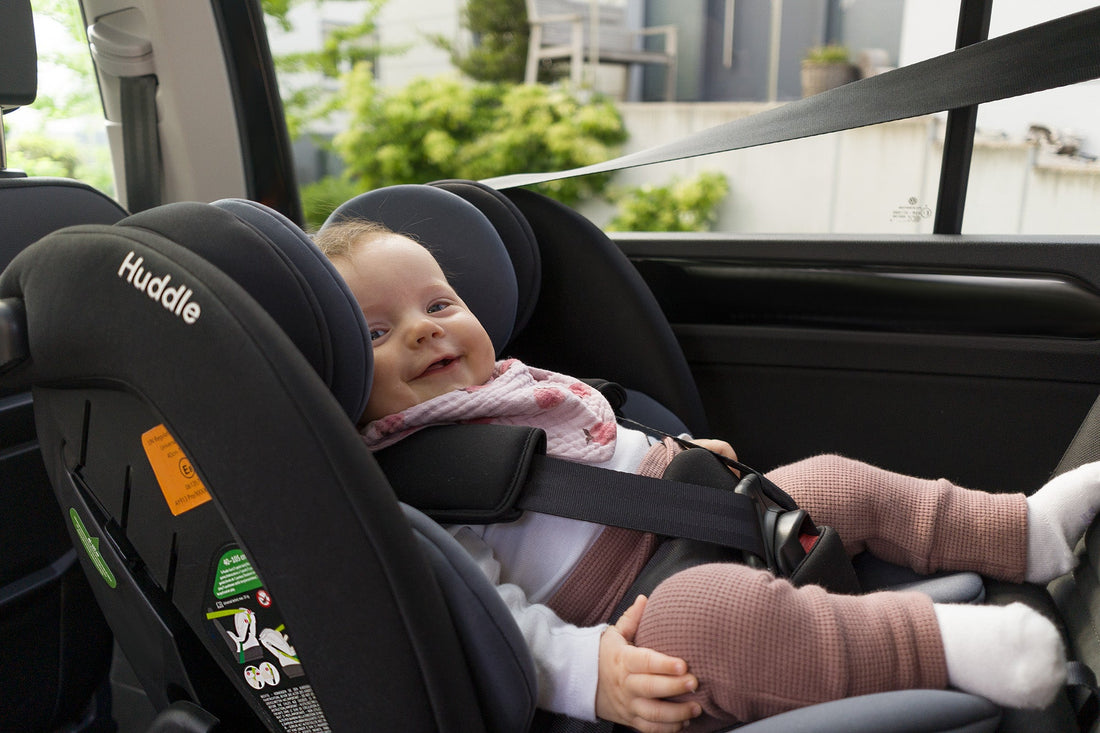 Si può usare un seggiolino auto R129 i-Size su un’auto senza ISOFIX legandolo con le cinture?