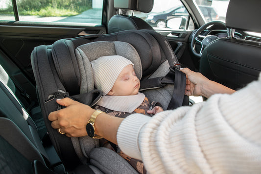 Le regole per i seggiolini auto: come proteggere i tuoi bambini in modo sicuro